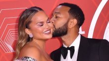 Dugo je skrivala sretne vijesti: Chrissy Teigen otkrila je da je ponovno trudna