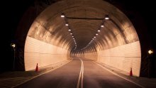 Vozilo u kvaru na A6 između tunela Javorova kosa i Podvugleš