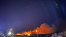 [VIDEO] Požar na Zrću pod kontrolom zahvaljujući kanaderu, evakuirano tisuće gostiju