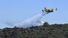 Vatrogascima u gašenju požara u Parku prirode Telašćica pomažu kanader i Air tractor