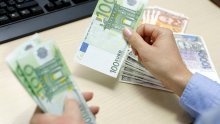 Sve veća potražnja za kreditima: Najveći rast u sektoru poduzeća, a prednjače tvrtke koje trguju strujom i plinom