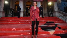 Domaća filmašica na crvenom tepihu u Sarajevu pokazala modnu odvažnost u efektnom stajlingu