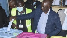 William Ruto proglašen novim predsjednikom Kenije, dio povjerenstva tvrdi da je riječ o izbornoj prevari
