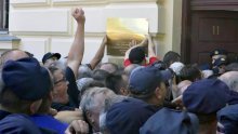 300 protesters rally outside Vukovar police station