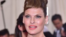 Linda Evangelista ponovo krasi naslovnicu Voguea: 'Moja čeljust i vrat ovako ne izgledaju u stvarnom životu'