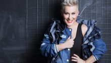 Indira Levak se šali se na račun svoje modne kombinacije pokazujući mišićave noge: Jedna 'stoljnjakuša'