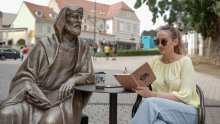 Jedinstvene skulpture osvojile zagrebačke trgove: Predstavljamo 'Sit&Meet' - Stazu hrvatskih velikana