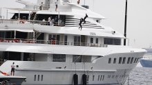 Superjahta povezana sa sankcioniranim ruskim oligarhom na dražbi u Gibraltaru