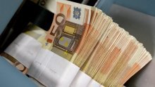 Euro zaronio ispod 1,12 dolara, najniže u 11 godina