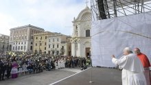 Papa Franjo u L'aquili: Pape koji odstupe ponizni su