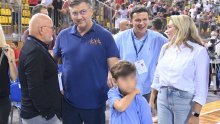 [FOTO] Neodoljivi nasljednici Andreja Plenkovića: Premijer u najboljem društvu pratio pobjedu Hrvatske