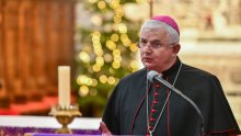 Nadbiskup Uzinić: Istospolna zajednica nije dovoljna kao razlog za odbijanje krštenja djeteta