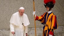 Traži se 25 muškaraca da čuvaju Papu - katolici, Švicarci, zdravi i visoki