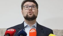 [VIDEO/FOTO] Oporba traži osnivanje povjerenstva o upravljanju hrvatskim resursima i Plenkovićevoj ulozi u zatvaranju sisačke rafinerije