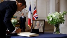 Macron: Francuzi osjećaju prazninu zbog smrti 'kraljice hrabrosti'