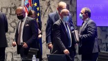 [FOTO] Vlada donijela važnu odluku o plinu, ali bez Plenkovića. Ministri pod maskama, Medved zaželio premijeru brzo ozdravljenje