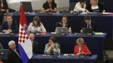 Europarlamentarci više ne rade, ali primaju plaće