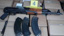 Zagrebačka policija uhitila tri osobe, zaplijenili su im automatske puške i gomilu municije