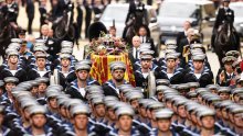 Veliku Britaniju nakon smrti kraljice Elizabete II. čekaju brojne promjene, od himne do poštanskih marki i novčanica. Koliko će sve to koštati?