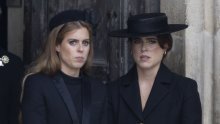 Mnogi se pitaju gdje su nestale: Eugenie i Beatrice napustile crkvu ranije od ostalih