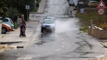 HAK upozorava: Kolnici mjestimice mokri te vlažni i skliski
