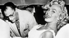 Punih 60 godina prošlo je od njezine smrti, no na imenu, liku i djelu Marilyn Monroe mnogi i dalje besramno zarađuju