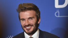 David Beckham se javio iz kreveta s Victorijom, a čini se da se dosađuje
