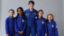 Zapovjednica Međunarodne svemirske postaje uz svoju Barbie dvojnicu iz orbite podučava djevojčice o znanosti