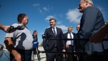 [FOTO] Plenković: Milanović se ponaša kao poraženi ljubomorni luzer