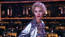 Film 'Showgirls' učinio ju je seks simbolom 90-ih: Evo kako danas izgleda Elizabeth Berkley