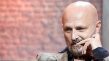 Urban o razlazu s Lukyjem i kumom Ljubom, kontaktima s kriminalcima, opijatima, gitaristu koji ga je izbio iz cipela, zašto misli da je rock mrtav...