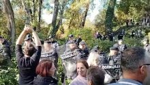 Kaos u Novom Sadu: Interventna policija u šumi tukla i privodila prosvjednike protiv kineskog mosta na Dunavu