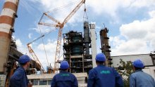 Rumunji koji rade na modernizaciji riječke rafinerije ostali bez prebijene pare i najavili prosvjed. INA: Mi nismo odgovorni za njihove probleme