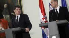 Croatian, Slovenian PM's meet on fringes of Santiago summit