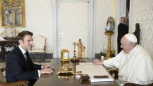 Macron se sastaje s papom Franjom, žrtve seksualnog zlostavljanja u francuskim crkvama traže brže reakcije Crkve