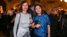Među poznatim licima na premijeri poznate Verdijeve opere našla se i Daniela Trbović sa sestrom Natašom