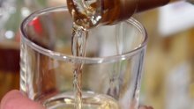 Srbi liječe svinjsku gripu rakijom i vinom