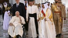 Papa u Bahreinu osudio naoružavanje koje gura svijet u 'propast': 'Nekoliko moćnika bori se za vlastite interese'