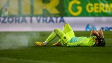 [VIDEO/FOTO] Incident u Puli na utakmici SuperSport HNL-a! Domaći navijači bacili na golmana petardu, on se srušio na travnjak