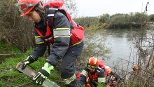 [FOTO/VIDEO] Zbog potresa ljudi su zatrpani pod ruševinama, a oštećeni su i savski mostovi: Pogledajte kako bi u ovoj hipotetskoj situaciji reagirala civilna zaštita