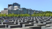 Čekićem oštetio dio spomenika Holokaustu u Berlinu, dobio novčanu kaznu