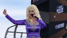 Jeff Bezos nagradio Dolly Parton: 'Uh! Jeste li rekli 100 milijuna dolara?'