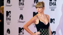 Jedno od boljih izdanja Taylor Swift: Izazovni bodi i mrežasta suknja s draguljima za pobjednicu večeri