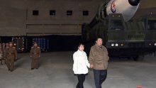 Kim Jong Un s kćerkom na lansiranju balističke rakte. Stručnjak: Poslao je jasnu poruku svijetu