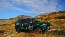 [FOTO] SUV Dacia Duster i Boranka u akciji pošumljavanja požarišta u Dalmaciji