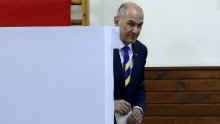 Propao Janšin pokušaj rušenja zakona - Slovenci referendumom potvrdili depolitizaciju javne televizije