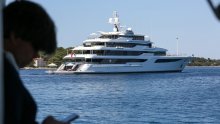 [FOTO] FBI u tajnosti stigao u Trogir: Desetak agenata pretražilo luksuznu jahtu Putinova saveznika i kuma