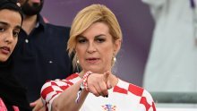 Spremna je za boj: U elegantnoj navijačkoj kombinaciji utakmicu u Dohi prati i Kolinda Grabar-Kitarović