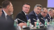 [FOTO] Plenković na velikom skupu u Podstrani: Podignut stupanj razvijenosti Hrvatske po stanovniku