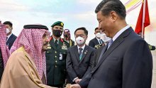 Dok se Saudijska Arabija sve više udaljava od SAD-a i Zapada, jačaju veze s Kinom: Xi raskošno dočekan u Rijadu